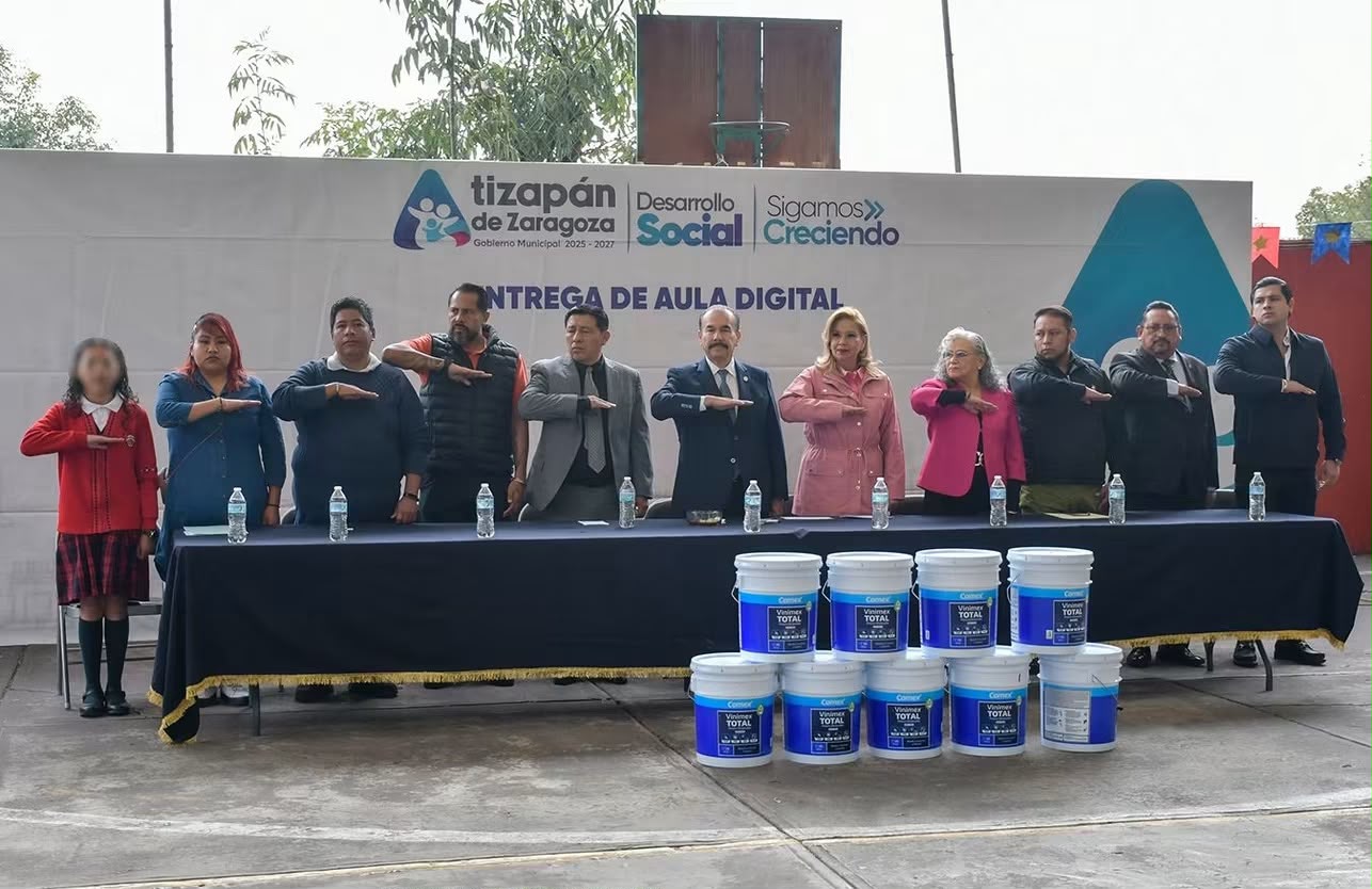 Mejora Atizapán aulas escolares con equipo digital y 100 butacas nuevas ...