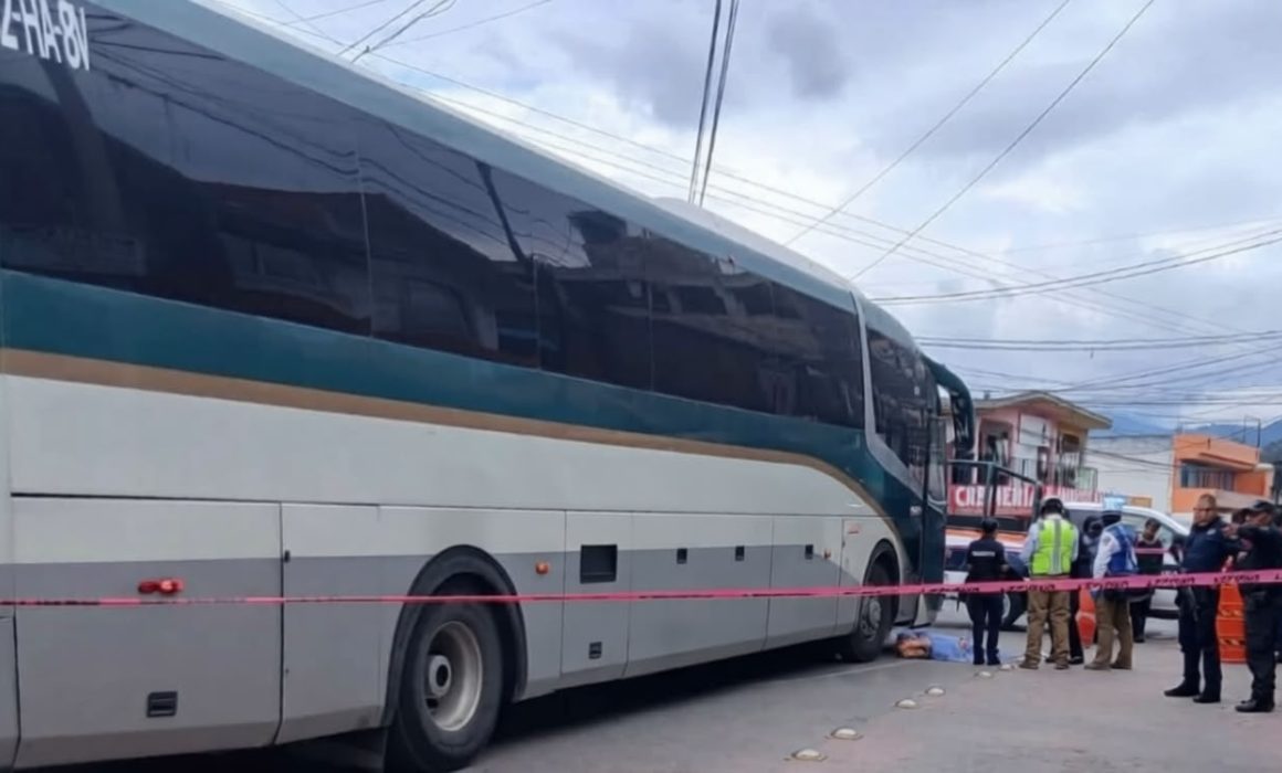 Muere mujer atropellada por autobús Flecha Roja en Temoaya