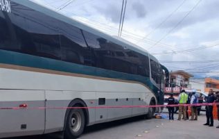 Muere mujer atropellada por autobús Flecha Roja en Temoaya