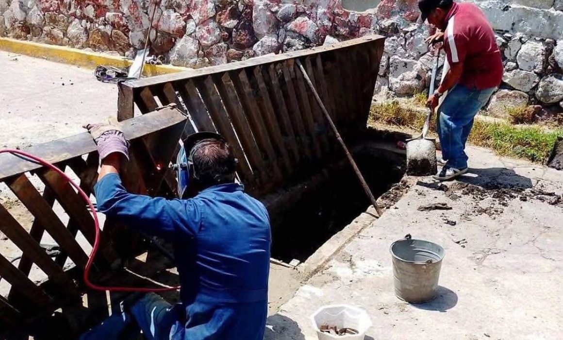 Pagan vecinos baches y obras de su bolsillo tras abandono de Gely Zuppa