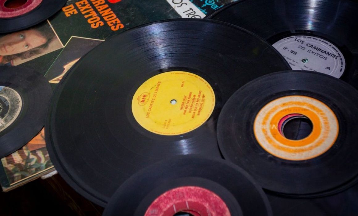 Pasan los años el vinilo sigue de moda y se resiste al streaming
