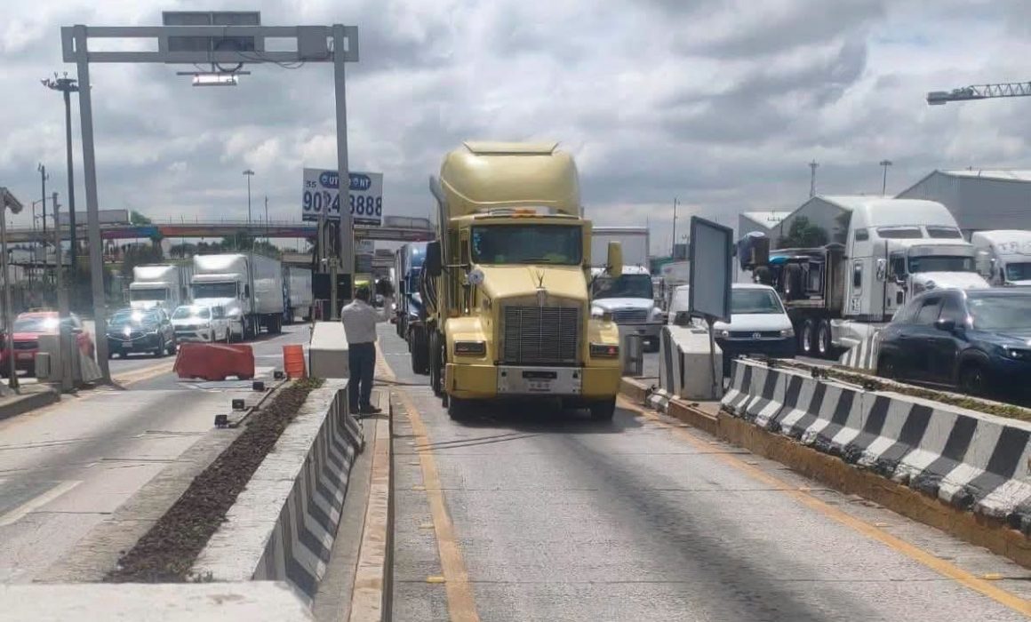 Permiten paso libre en caseta de Tepotzotlán por transportistas