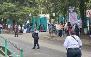 Persisten bloqueos del IMSS en Toluca y Metepec; exigen aumento salarial