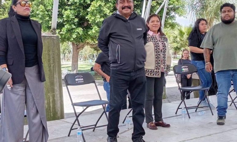 Pisotea Nazario austeridad: da tenis corrientes y usa Balmain 24 mil