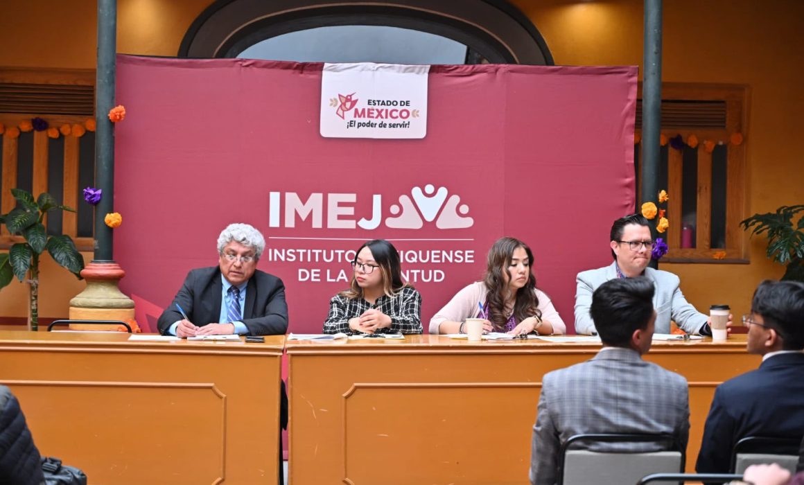 Promueve Alejandra Figueroa debate político entre jóvenes mexiquenses