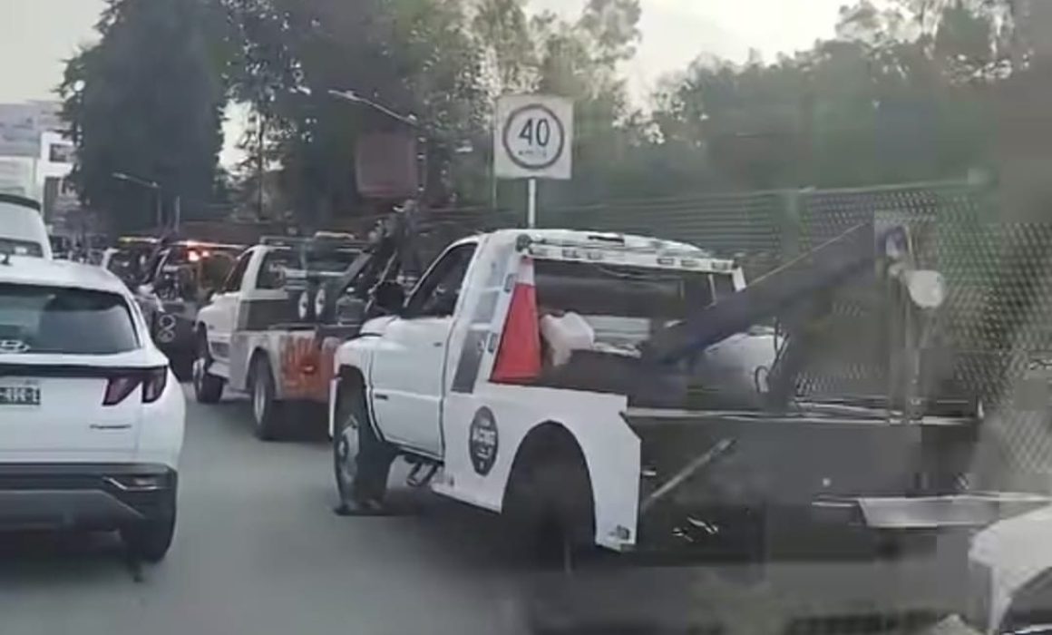 Protestan grulleros en Periférico Norte por asesinato de compañero