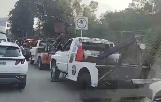 Protestan grulleros en Periférico Norte por asesinato de compañero