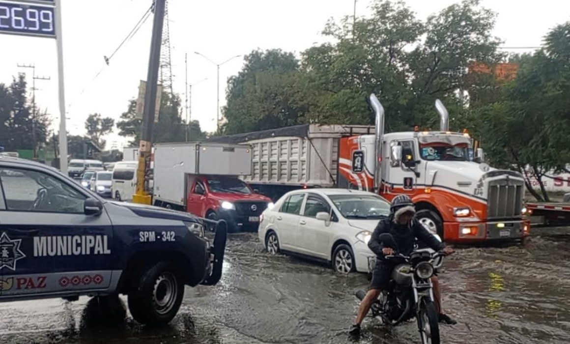 Provocan lluvias y granizo encharcamientos en la México-Texcoco