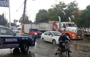 Provocan lluvias y granizo encharcamientos en la México-Texcoco