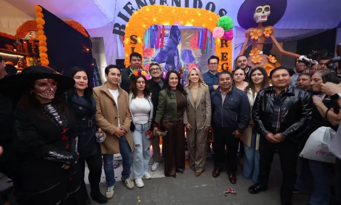 Recorre las ofrendas del Día de Muertos en la explanada de Huixquilucan