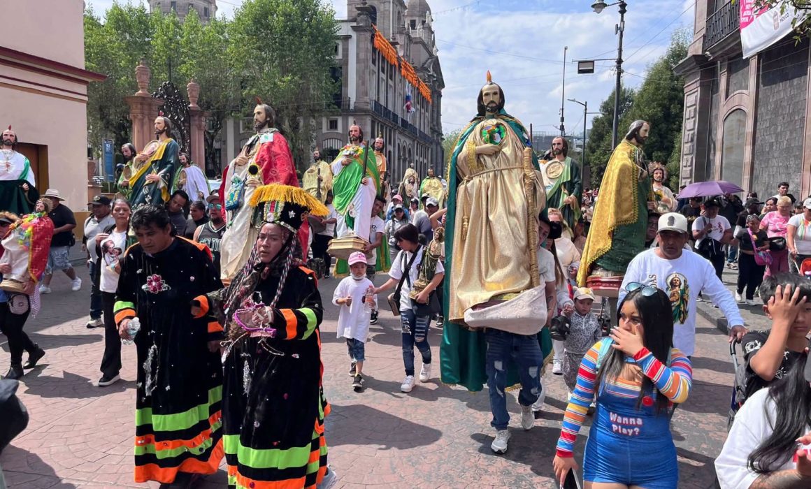 Recorren devotos de San Judas Tadeo las calles del centro de Toluca