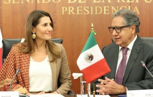 Refrenda Higinio Martínez solidaridad del Senado con Palestina