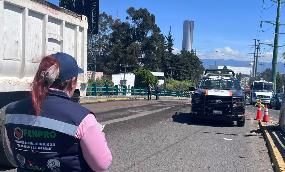 Repavimenta JCEM Paseo Tollocan y CU; colapsa tráfico en Toluca