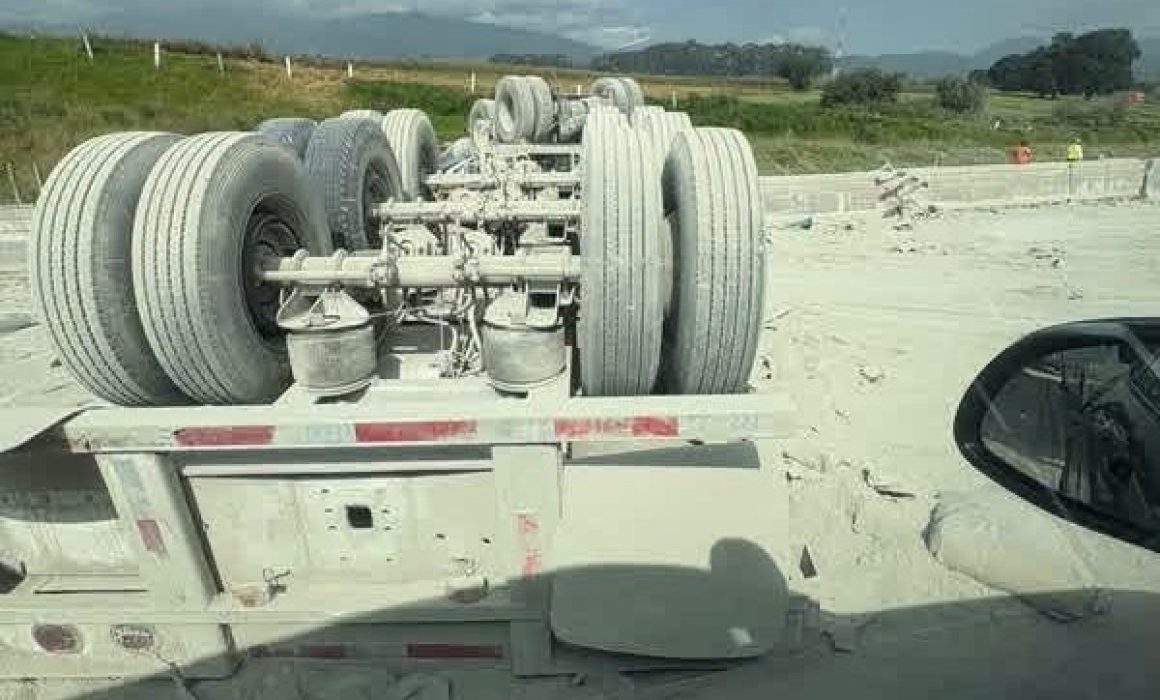 Reportan 5 muertos en accidente que involucró camión en la Méx-Puebla