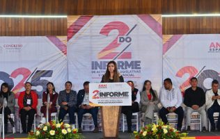 Rinde Yareli Esparza 2do informe de trabajo legislativo en Zinacantepec