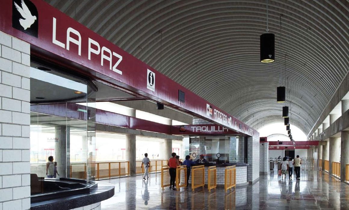 Suben a 25 pesos el pasaje por fallas en Línea A del Metro en Los Reyes