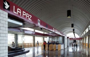 Suben a 25 pesos el pasaje por fallas en Línea A del Metro en Los Reyes