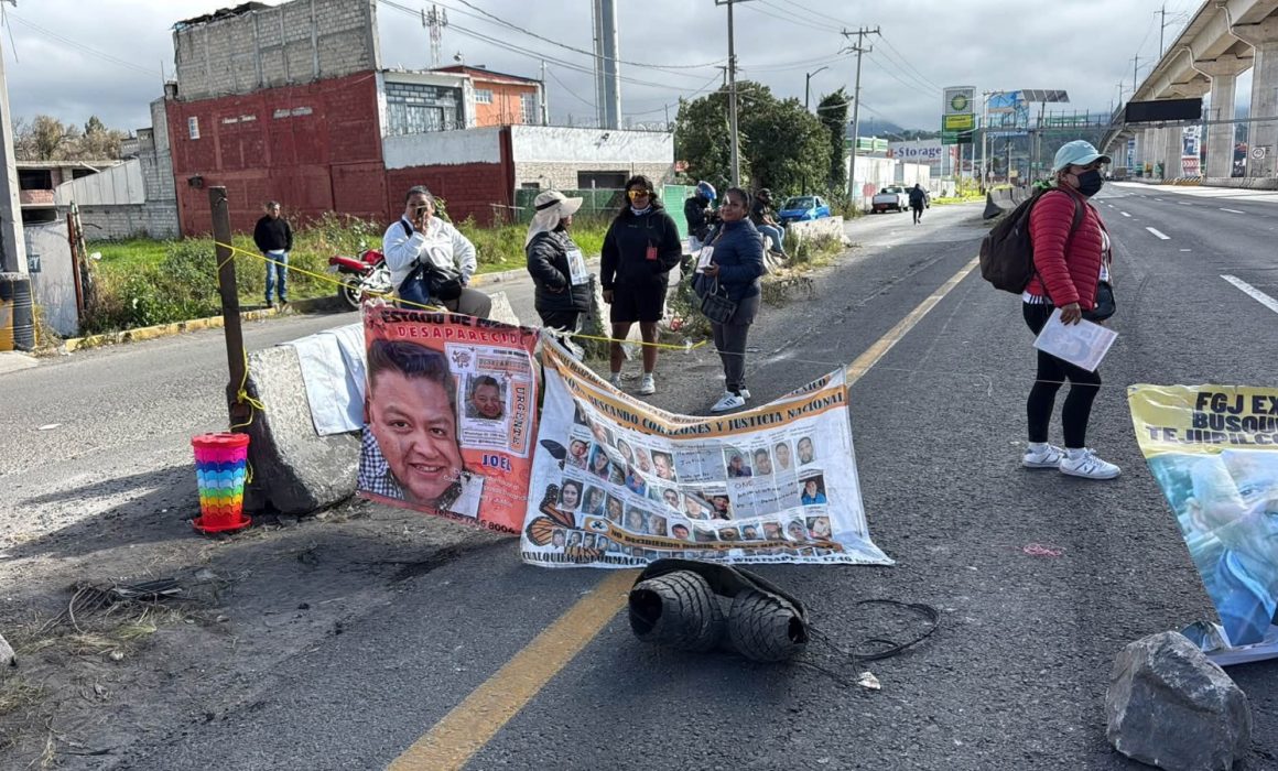 Suman 30 horas de bloqueo en la Méx-Toluca; accede Fiscalía a dialogar