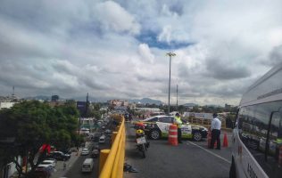 Toman pacientes del IMSS la Gustavo Baz; reclaman deficiencias médicas
