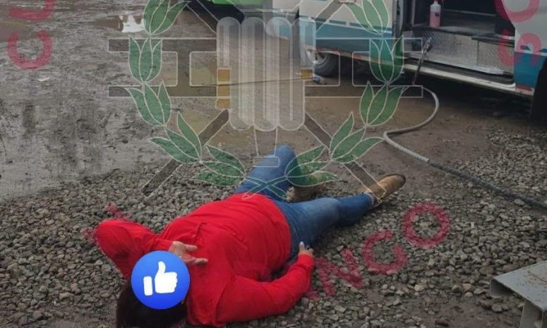Trasladan a clínica a mujer lesionada por tractocamión en Zumpango