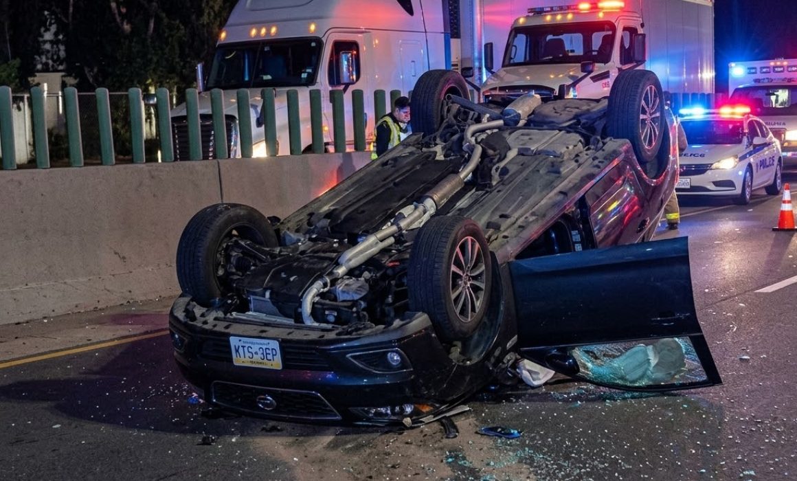Vuelca vehículo tras choque en la México-Querétaro; cierran carriles
