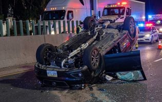 Vuelca vehículo tras choque en la México-Querétaro; cierran carriles