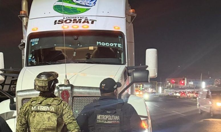 Recupera Policía de Ecatepec tráiler robado sobre la Texcoco-Lechería