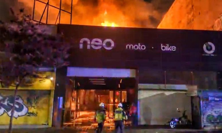Moviliza incendio en local de motos a bomberos en Toluca