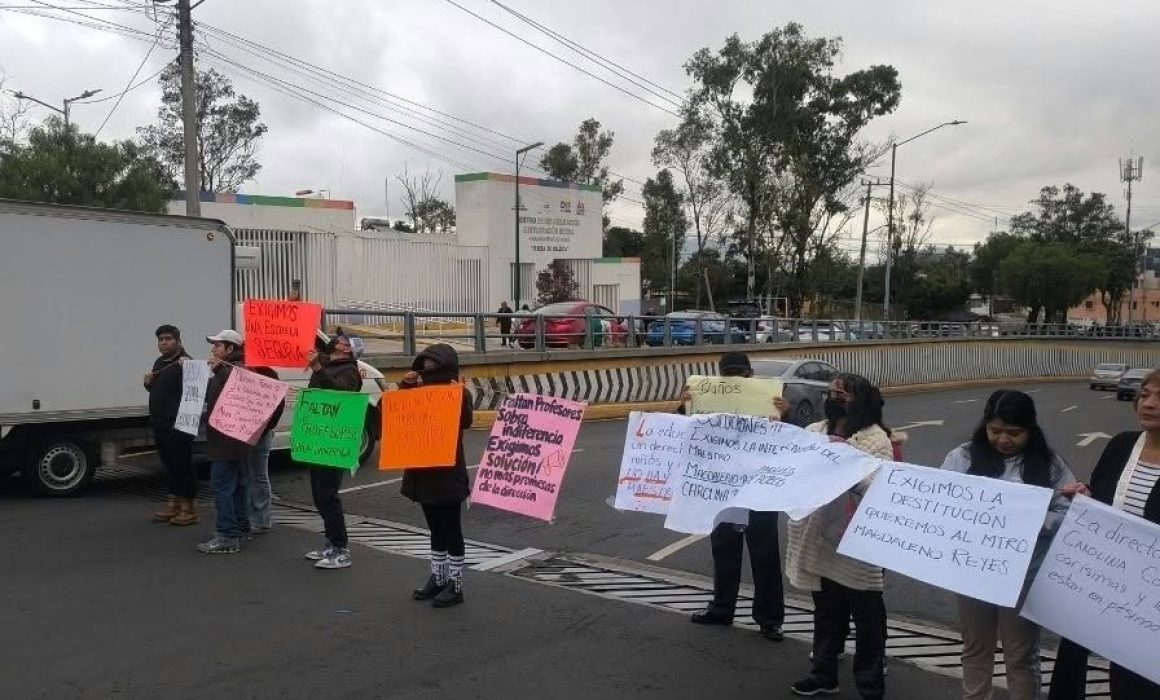 protestan y cierran accesos al CCH Naucalpan