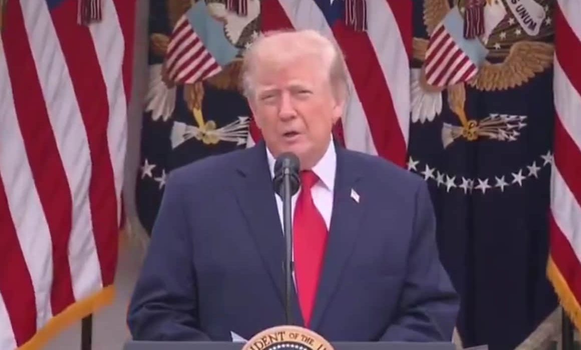 Cuestiona Trump a Sheinbaum y afirma que los cárteles dirigen a México